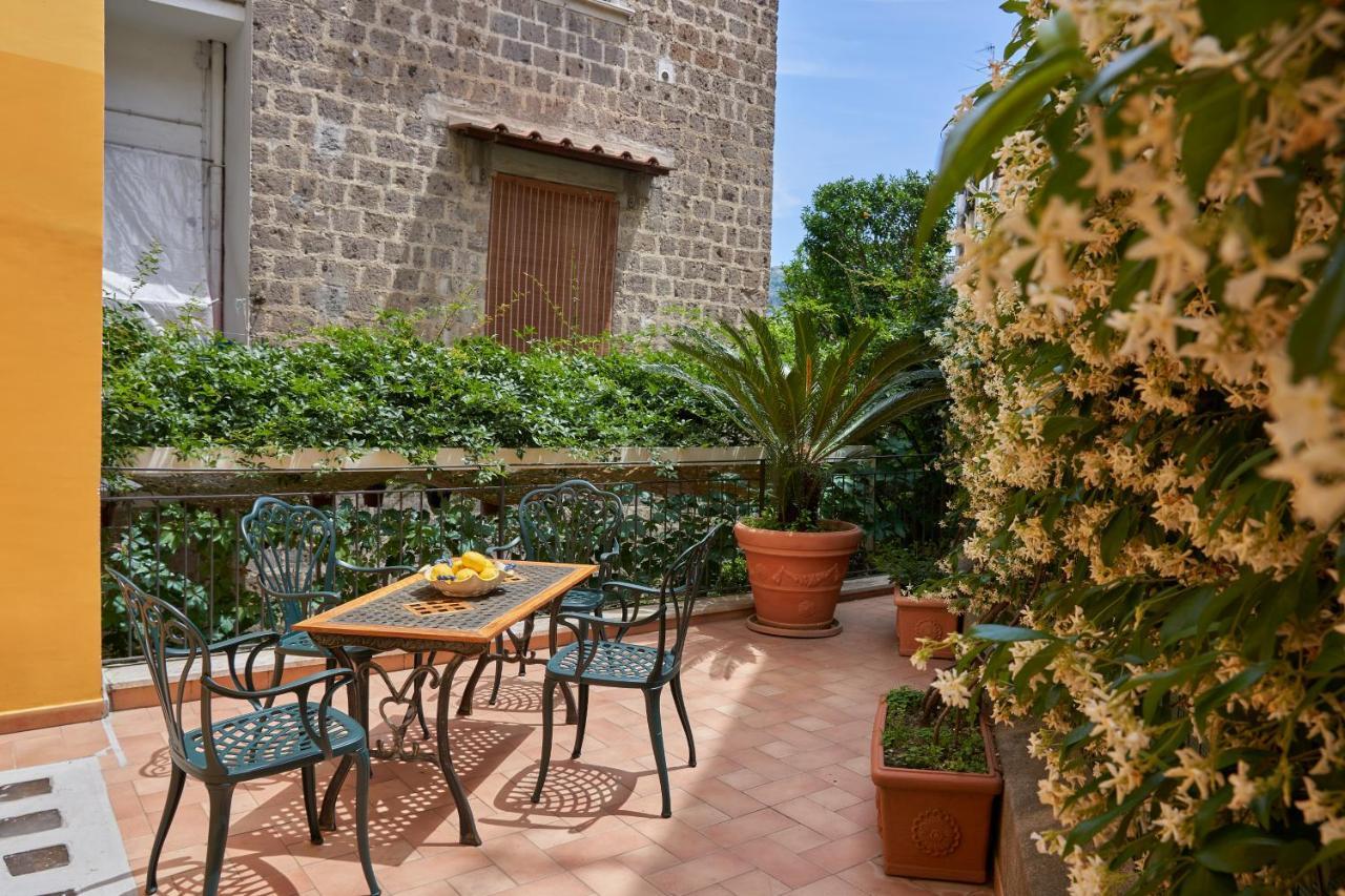 Sine Tempore Apartment Sorrento Bagian luar foto