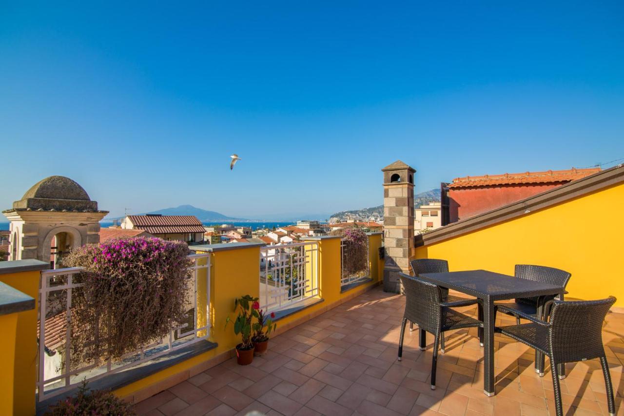 Sine Tempore Apartment Sorrento Bagian luar foto