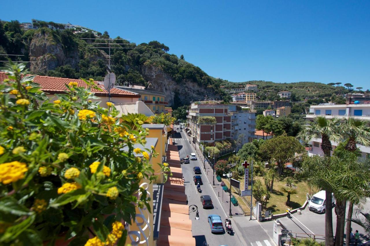 Sine Tempore Apartment Sorrento Bagian luar foto