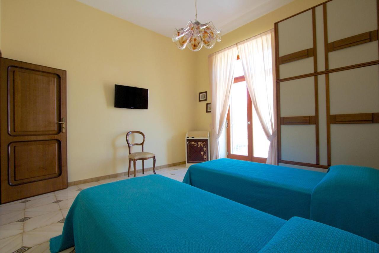 Sine Tempore Apartment Sorrento Bagian luar foto