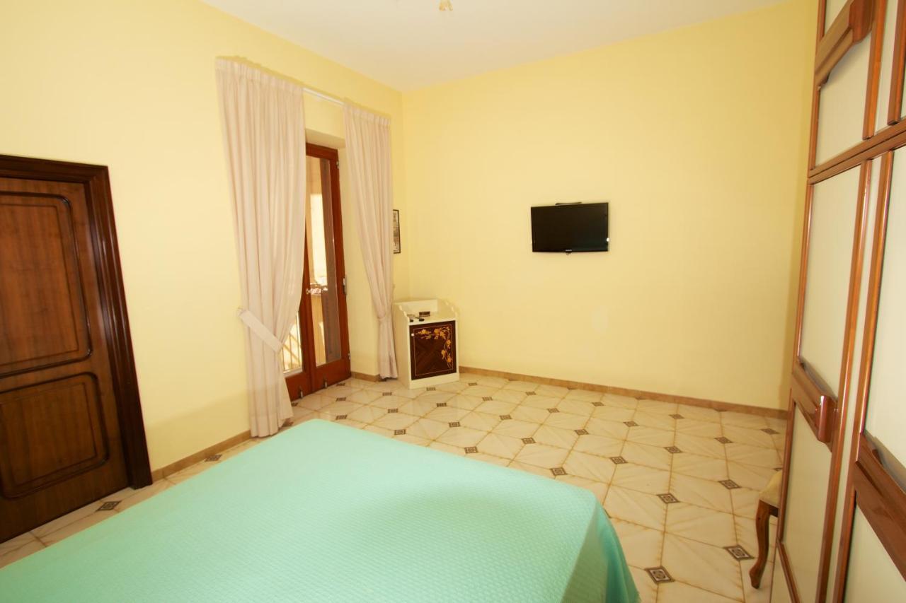 Sine Tempore Apartment Sorrento Bagian luar foto